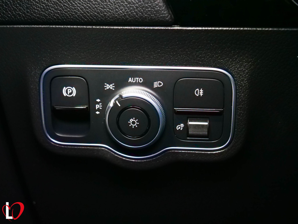 MERCEDES GLA 200 D NUEVO AMG TECHO 150 de segunda mano