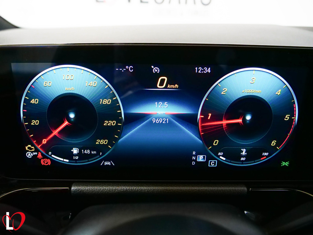 MERCEDES GLA 200 D NUEVO AMG TECHO 150 de segunda mano