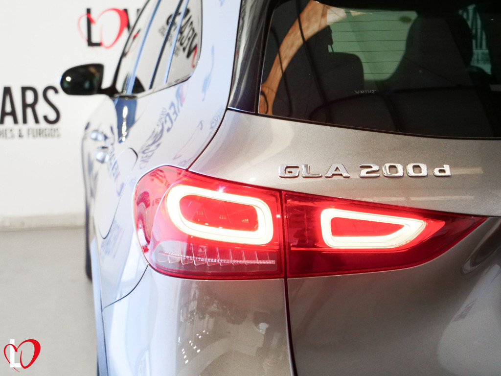 MERCEDES GLA 200 D NUEVO AMG TECHO 150 de segunda mano