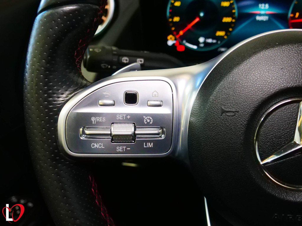 MERCEDES GLA 200 D NUEVO AMG TECHO 150 de segunda mano