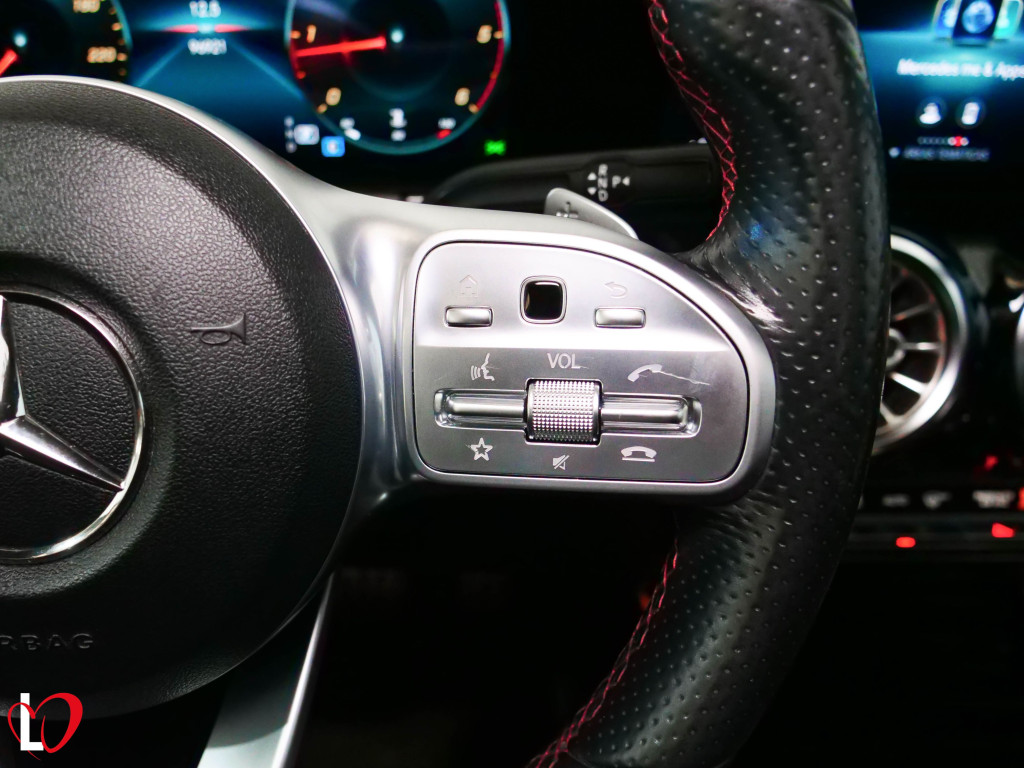 MERCEDES GLA 200 D NUEVO AMG TECHO 150 de segunda mano