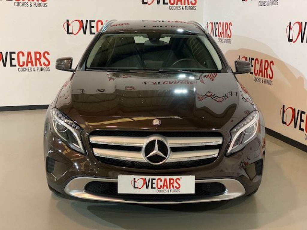 MERCEDES GLA 200D URBAN 7G-DCT de segunda mano
