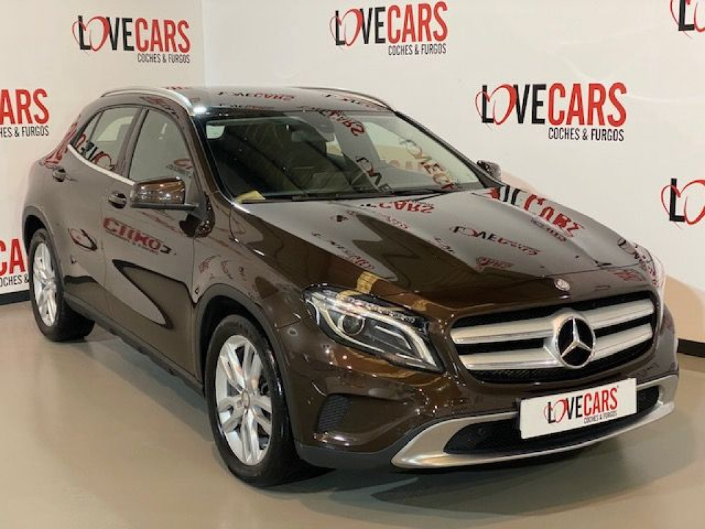 MERCEDES GLA 200D URBAN 7G-DCT de segunda mano