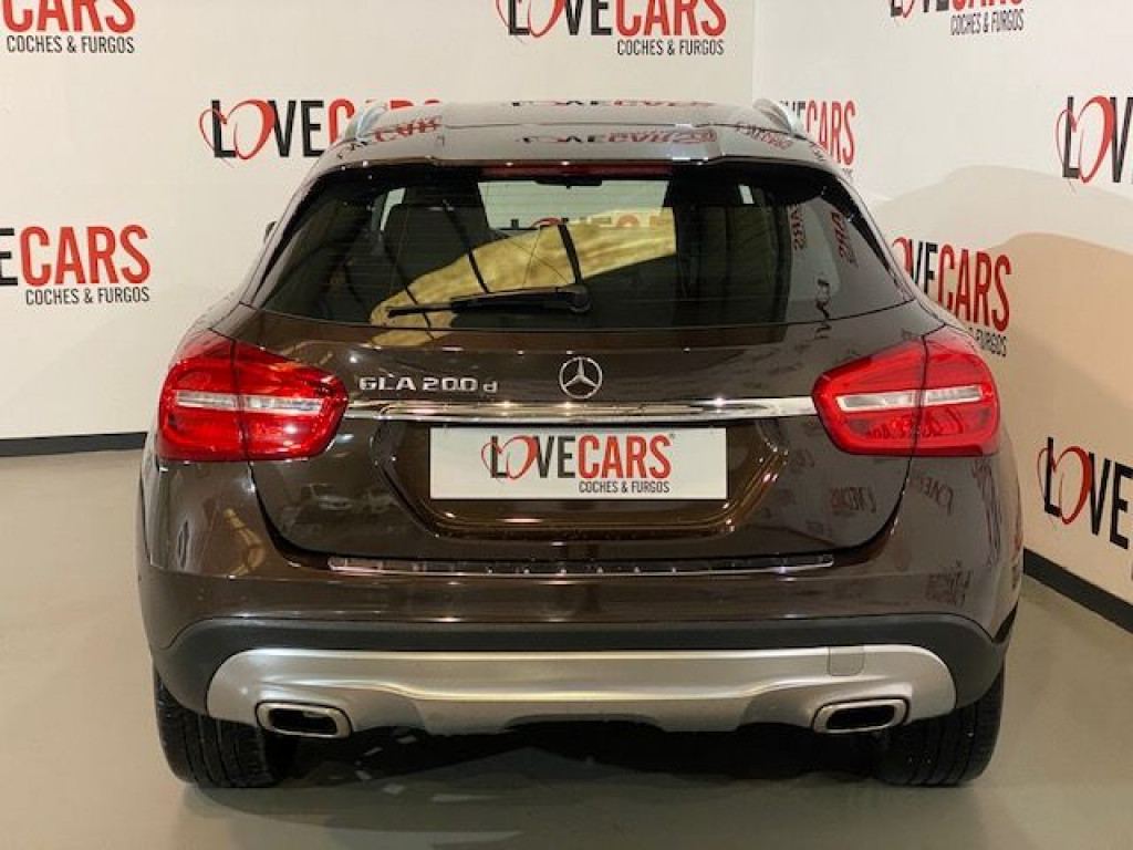 MERCEDES GLA 200D URBAN 7G-DCT de segunda mano