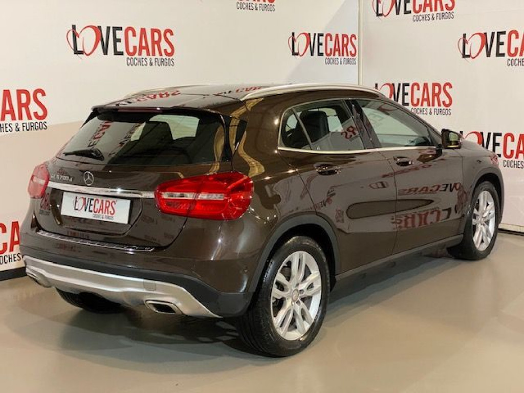 MERCEDES GLA 200D URBAN 7G-DCT de segunda mano
