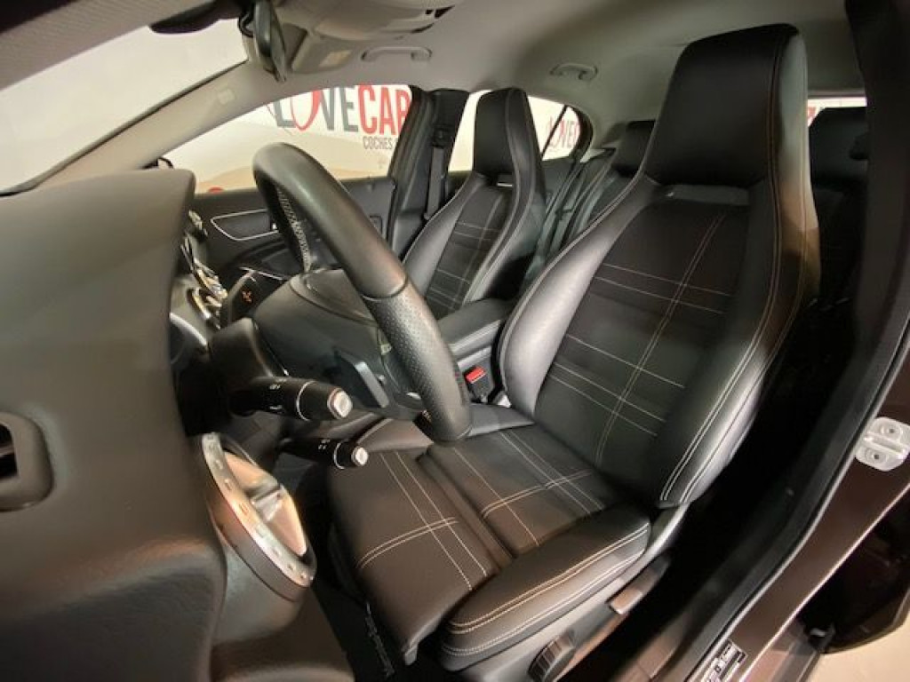 MERCEDES GLA 200D URBAN 7G-DCT de segunda mano