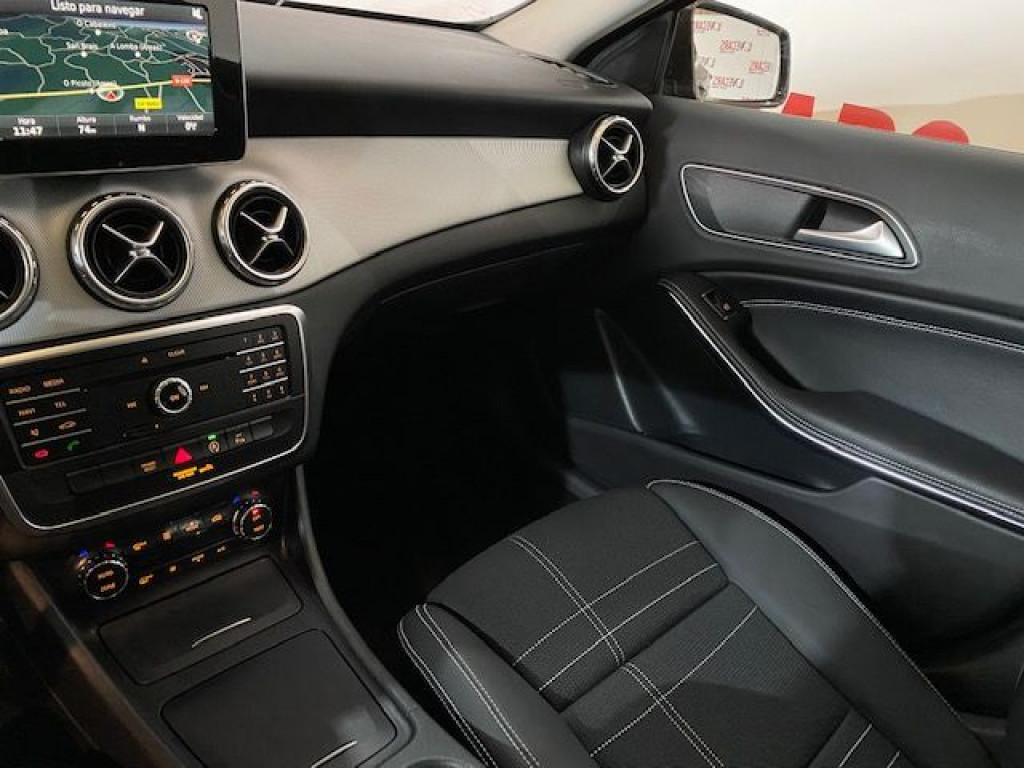 MERCEDES GLA 200D URBAN 7G-DCT de segunda mano
