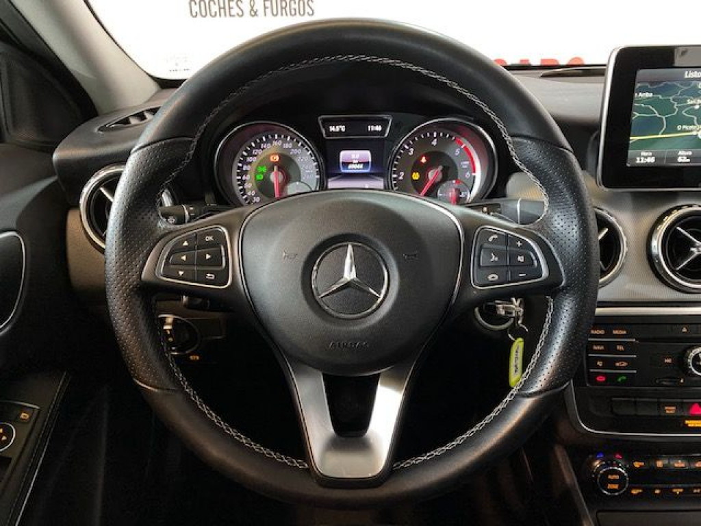 MERCEDES GLA 200D URBAN 7G-DCT de segunda mano