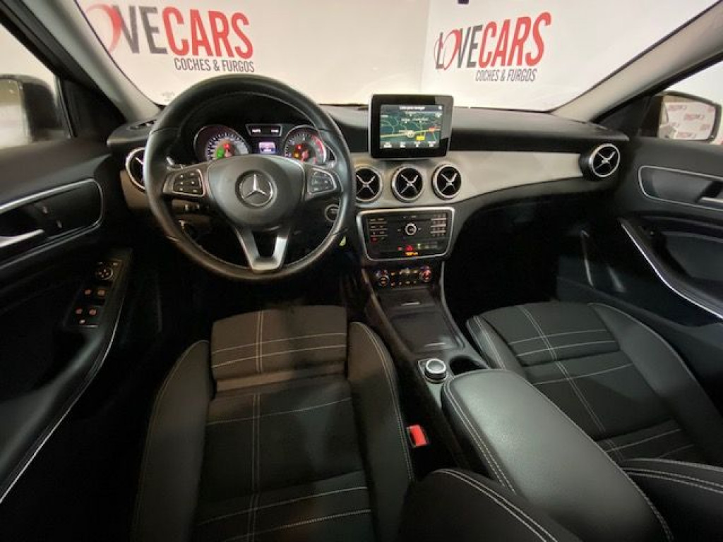 MERCEDES GLA 200D URBAN 7G-DCT de segunda mano