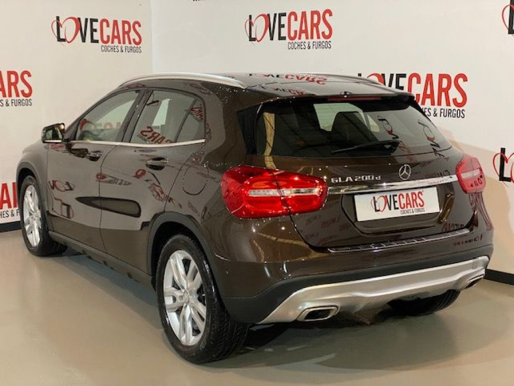 MERCEDES GLA 200D URBAN 7G-DCT de segunda mano