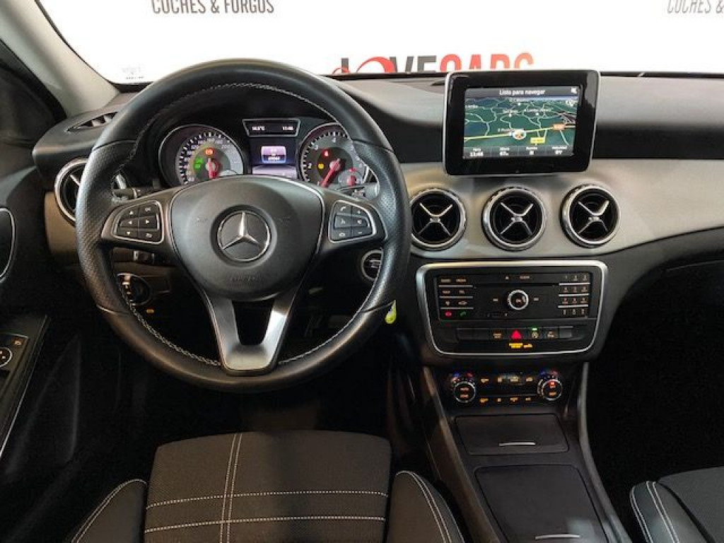 MERCEDES GLA 200D URBAN 7G-DCT de segunda mano
