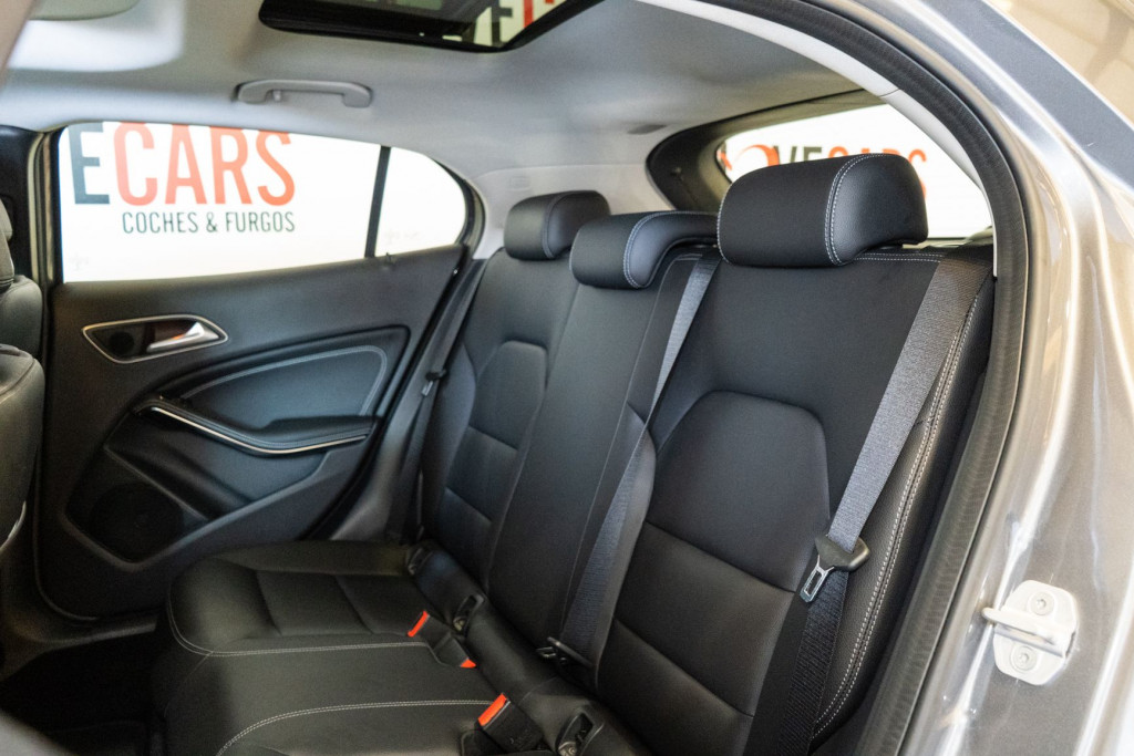 MERCEDES GLA 220 D SPORT AUTOM. 4MATIC TECHO de segunda mano