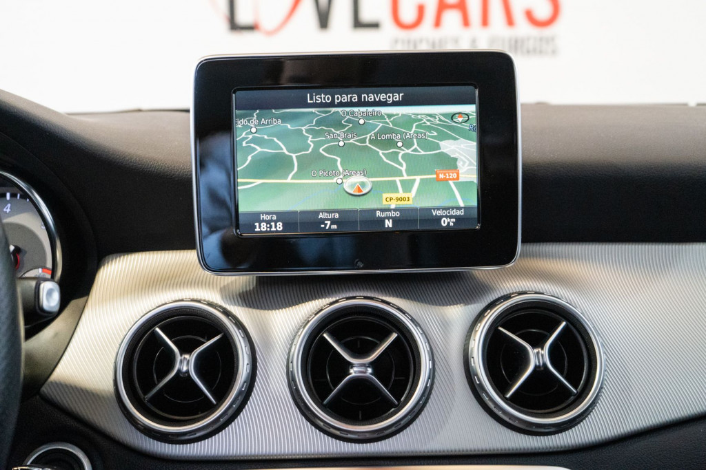 MERCEDES GLA 220 D SPORT AUTOM. 4MATIC TECHO de segunda mano