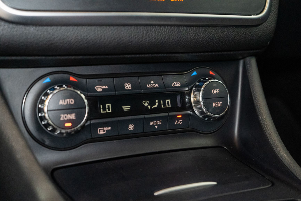 MERCEDES GLA 220 D SPORT AUTOM. 4MATIC TECHO de segunda mano