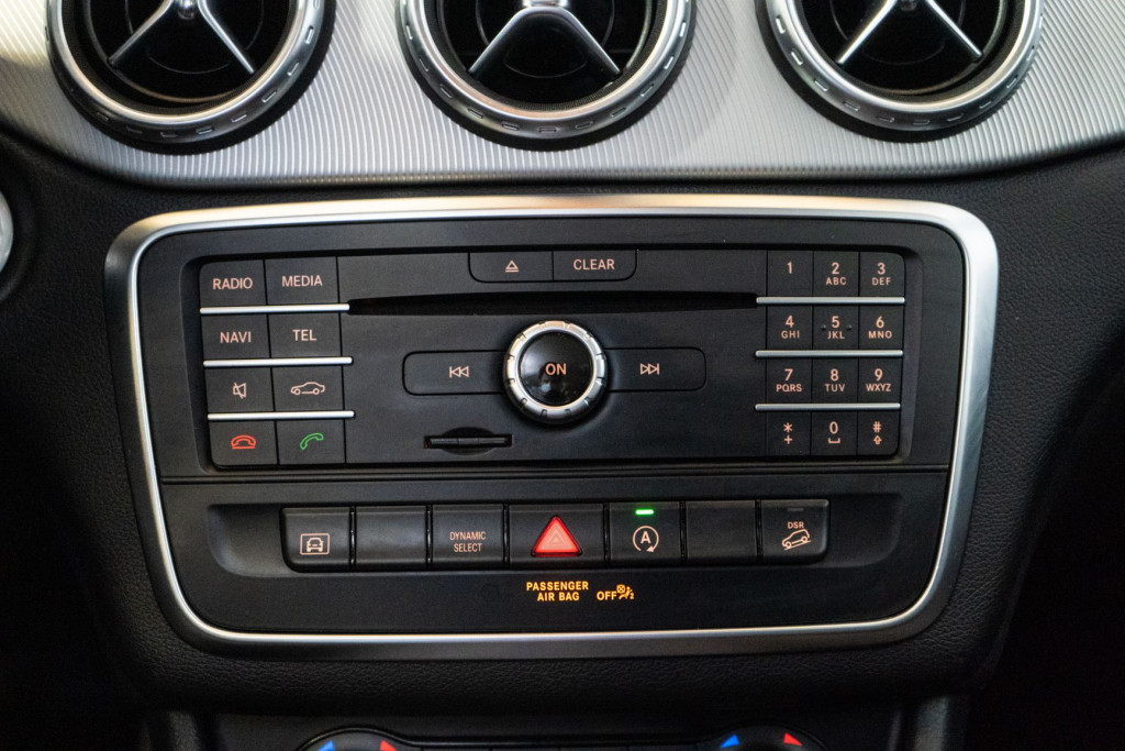 MERCEDES GLA 220 D SPORT AUTOM. 4MATIC TECHO de segunda mano