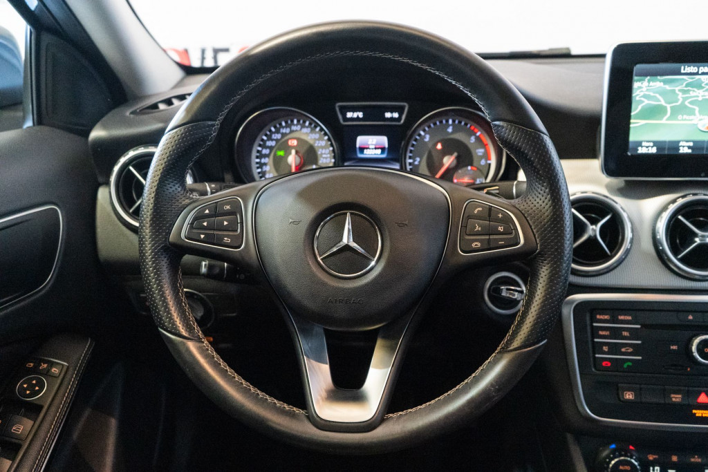 MERCEDES GLA 220 D SPORT AUTOM. 4MATIC TECHO de segunda mano