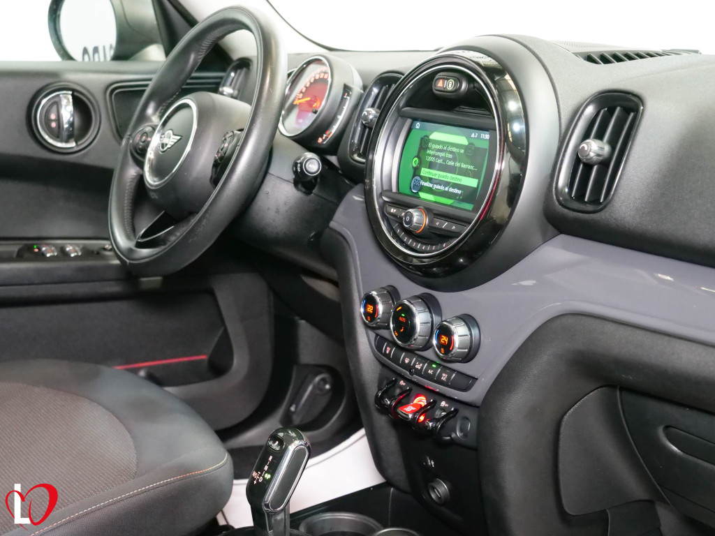 MINI COUNTRYMAN ONE D AUTOMÁTICO + NAV de segunda mano