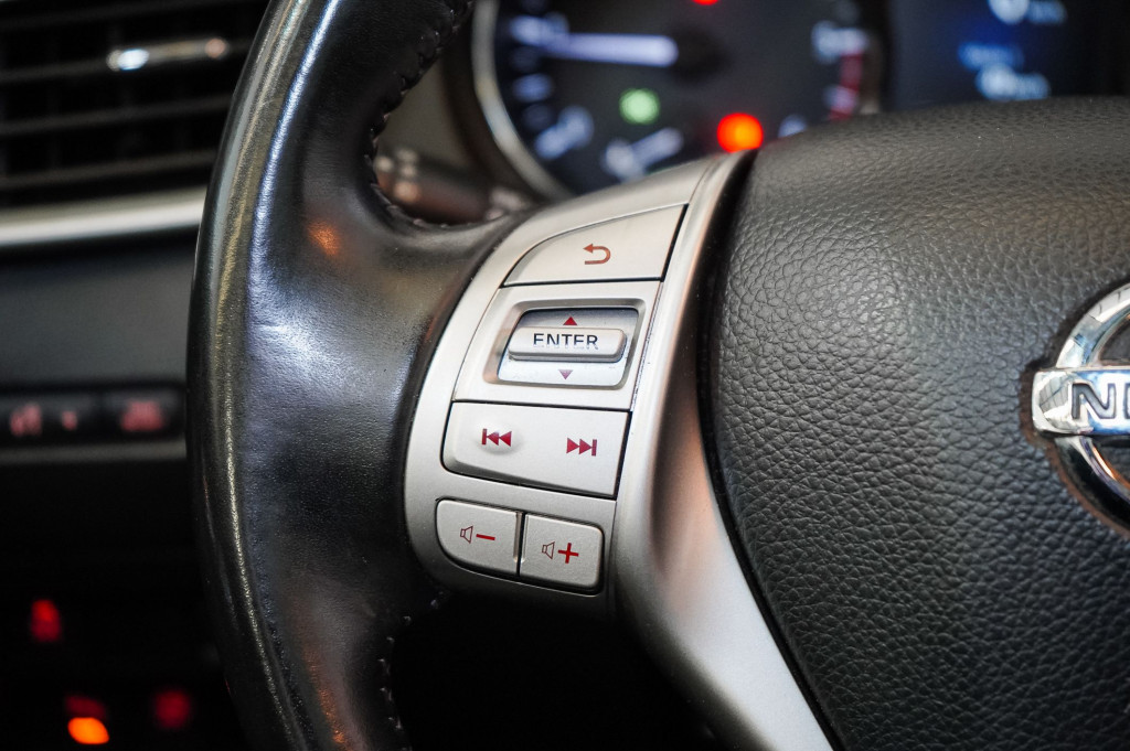 NISSAN QASHQAI 1.5 DCI NCONNECTA TECHO de segunda mano