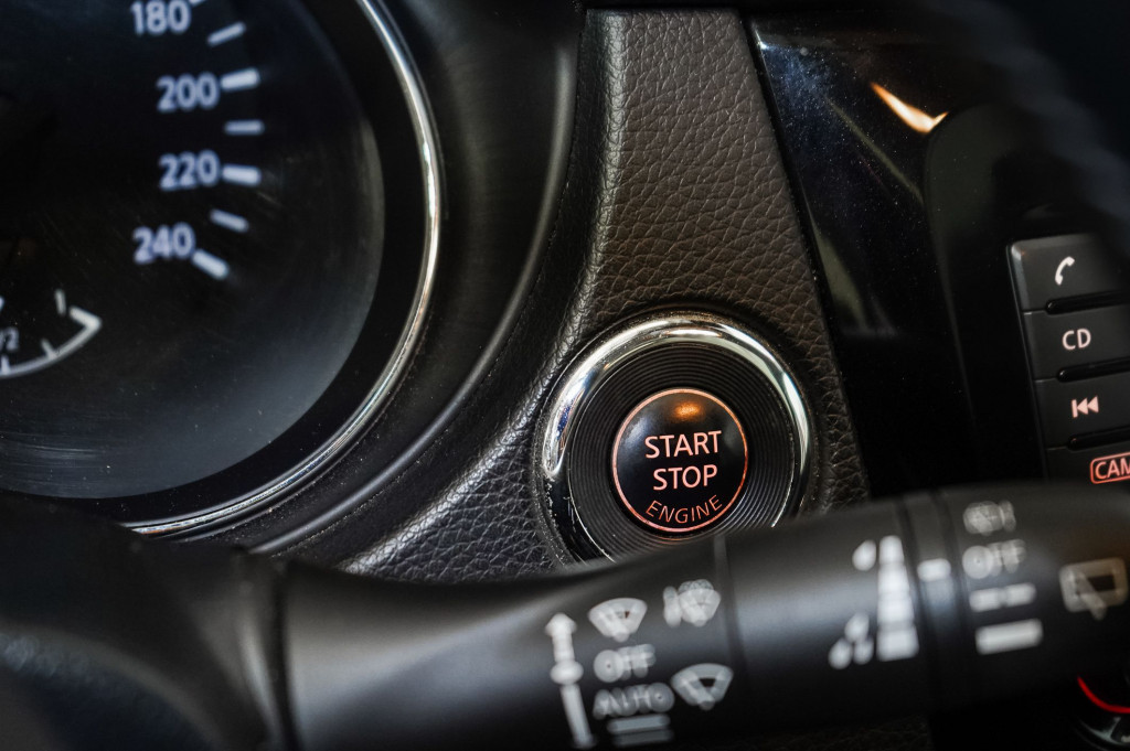 NISSAN QASHQAI 1.5 DCI NCONNECTA TECHO de segunda mano