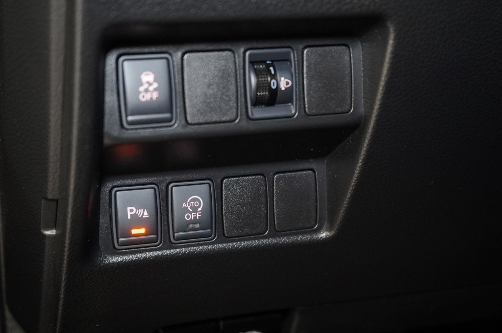 NISSAN QASHQAI 1.5 DCI NCONNECTA TECHO de segunda mano