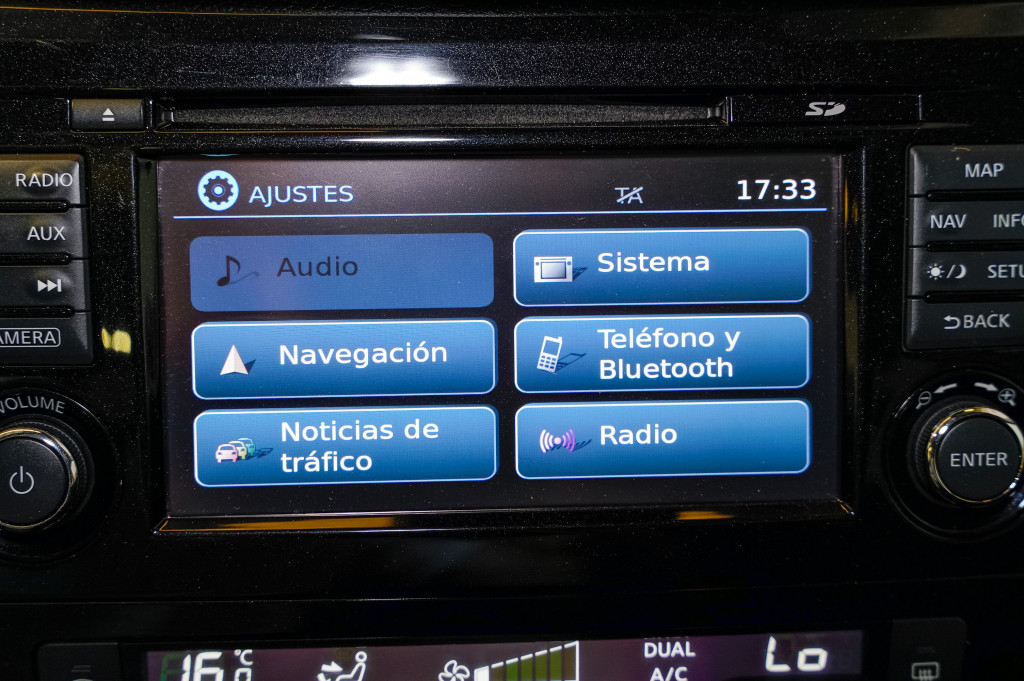 NISSAN QASHQAI 1.6 DCI AUTO N-CONECTA TECHO 130 de segunda mano