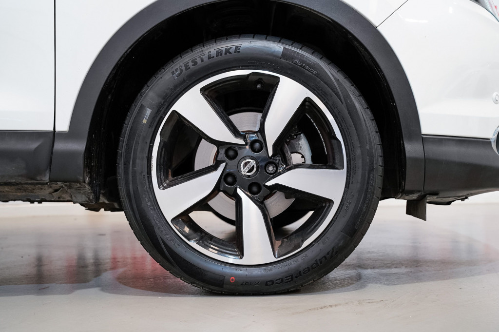 NISSAN QASHQAI 1.6 DCI AUTO N-CONECTA TECHO 130 de segunda mano