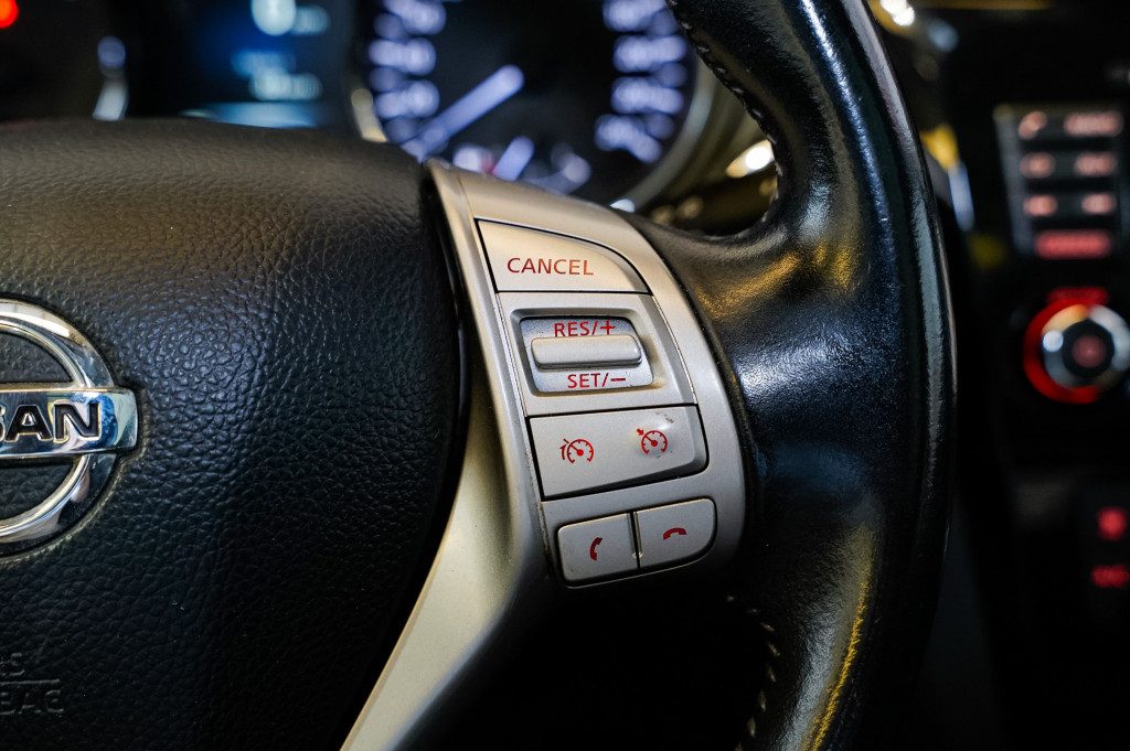 NISSAN QASHQAI 1.6 DCI AUTO N-CONECTA TECHO 130 de segunda mano
