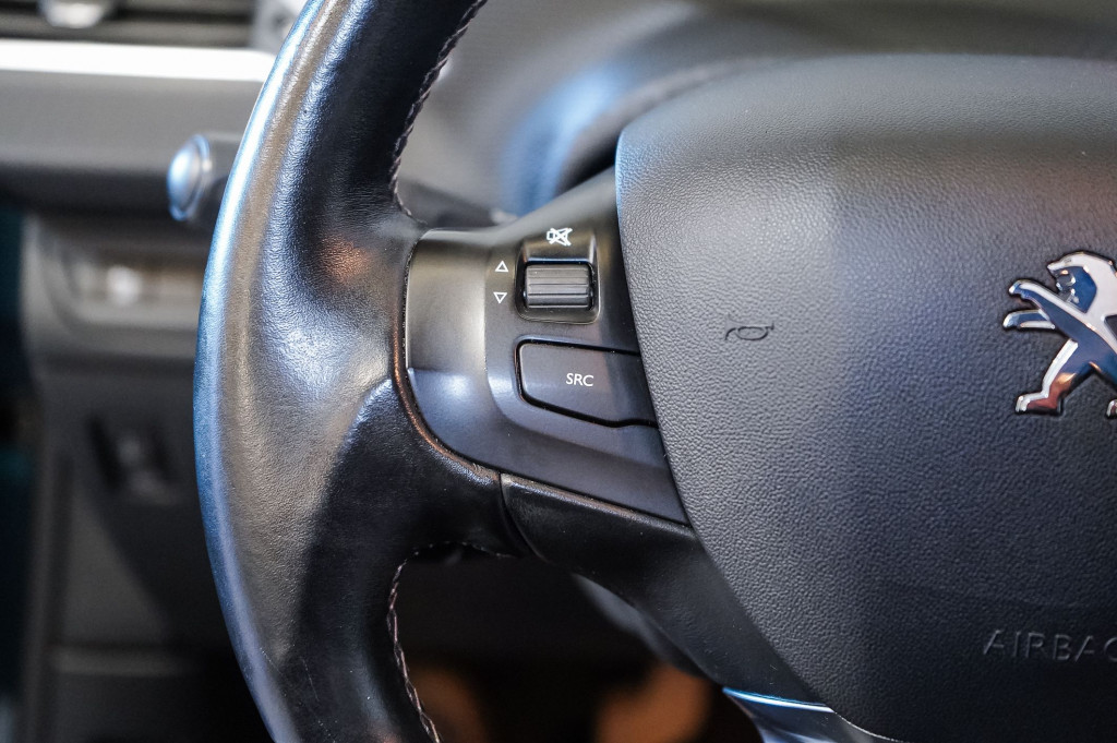PEUGEOT 2008 1.6 BLUEHDI 120 ALLURE de segunda mano