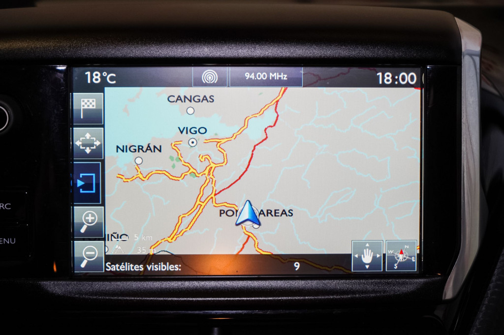PEUGEOT 2008 1.6 BLUEHDI 120 ALLURE de segunda mano
