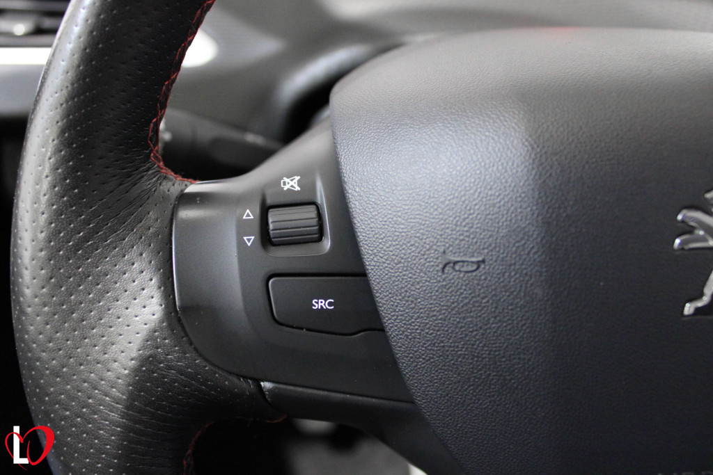 PEUGEOT 2008 1.6 BLUEHDI ALLURE 120 de segunda mano