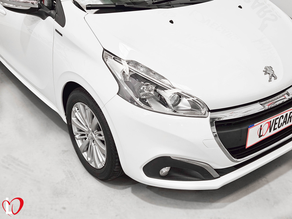 PEUGEOT 208 1.2 SIGNATURE PURETECH 82 de segunda mano