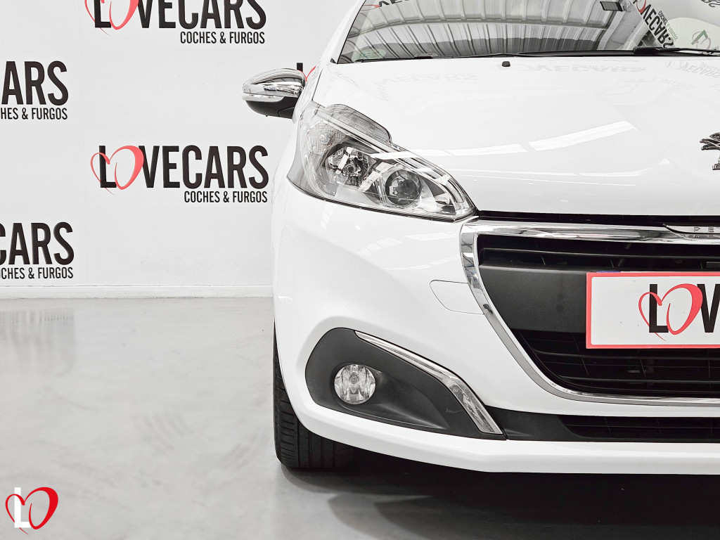 PEUGEOT 208 1.2 SIGNATURE PURETECH 82 de segunda mano