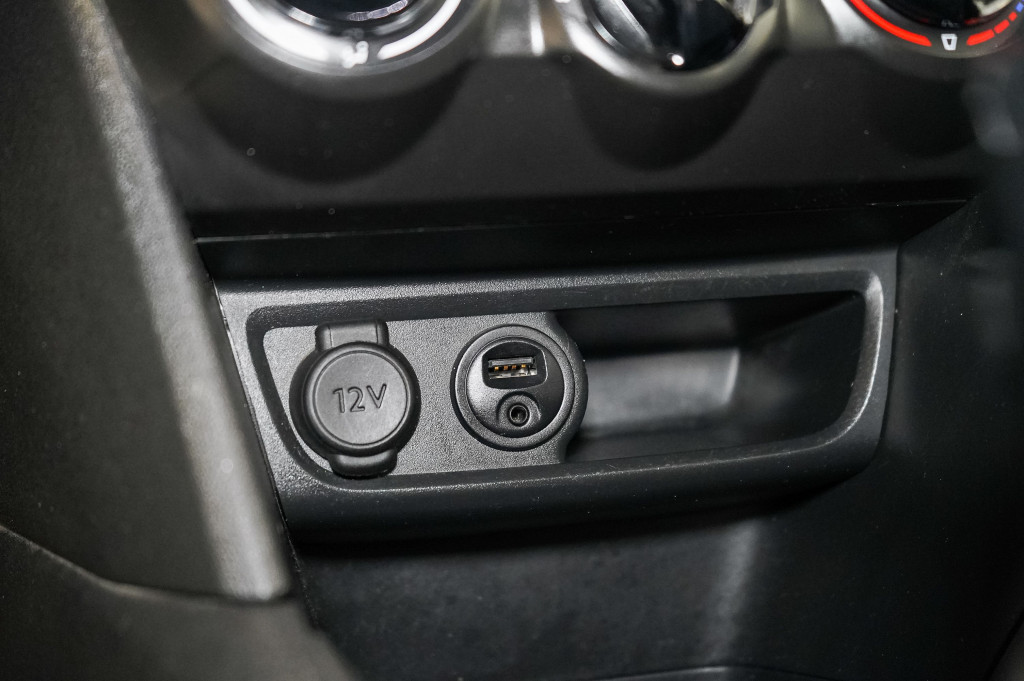 PEUGEOT 208 1.4 HDI BUSINESS LINE 75 de segunda mano