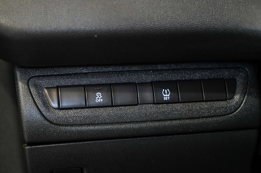 PEUGEOT 208 1.4 HDI BUSINESS LINE 75 de segunda mano