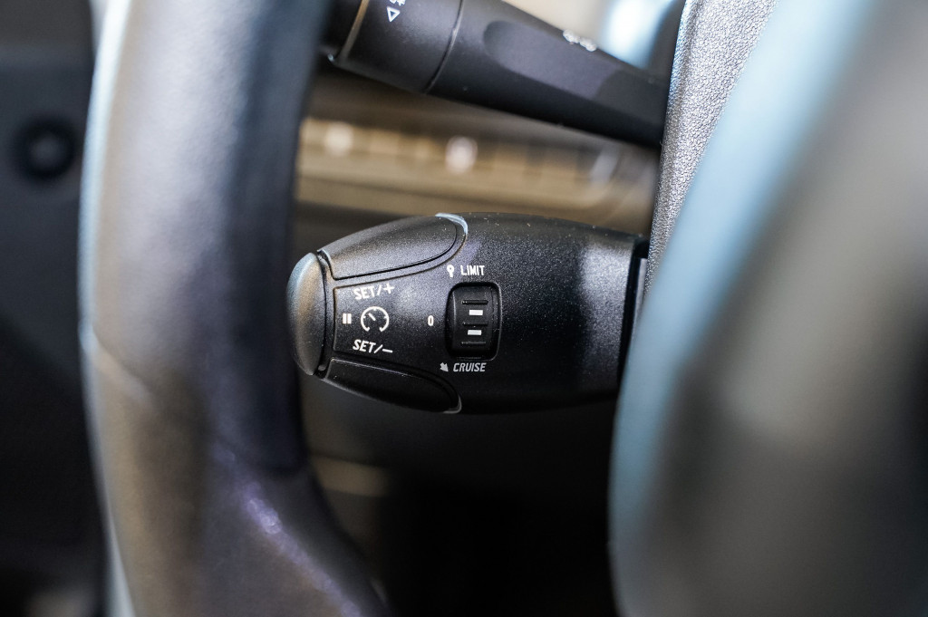 PEUGEOT 208 1.6 BlueHDI BUSINESS LINE 75 de segunda mano