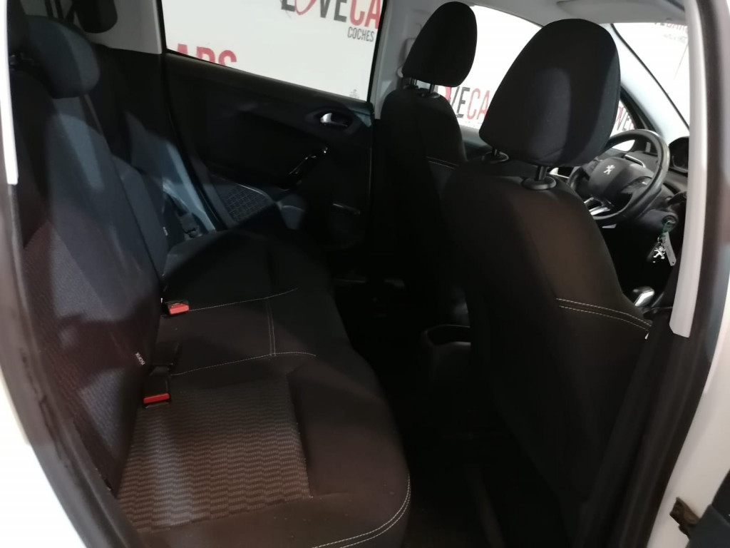 PEUGEOT 208 1.6 BlueHDI STYLE 75 de segunda mano