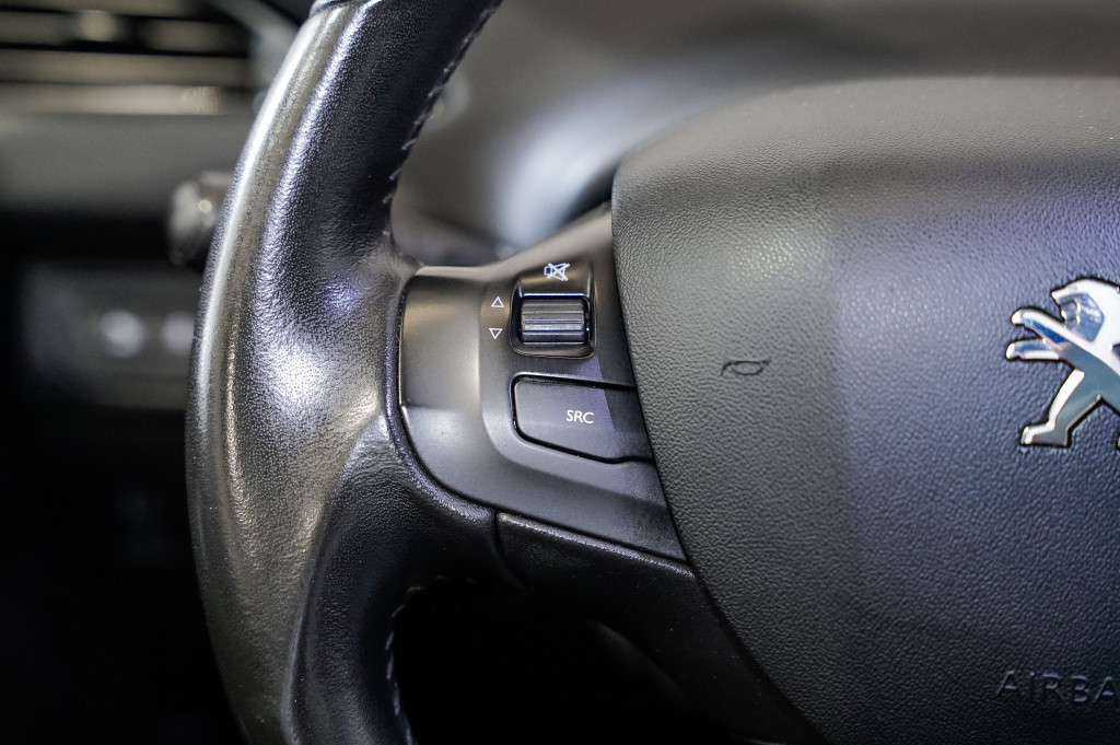 PEUGEOT 208 1.6 HDI ACTIVE 100 de segunda mano