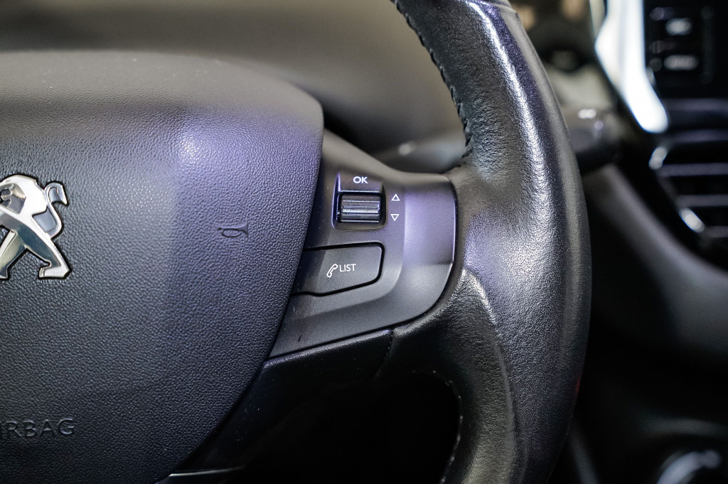 PEUGEOT 208 1.6 HDI ACTIVE 100 de segunda mano