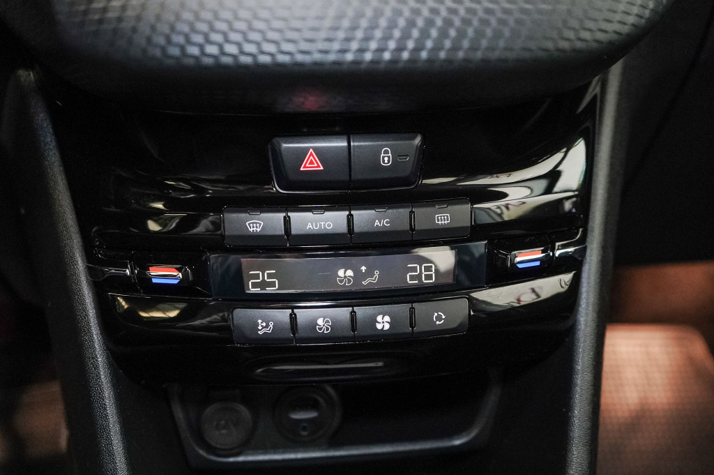 PEUGEOT 208 1.6 HDI ALLURE 100 de segunda mano