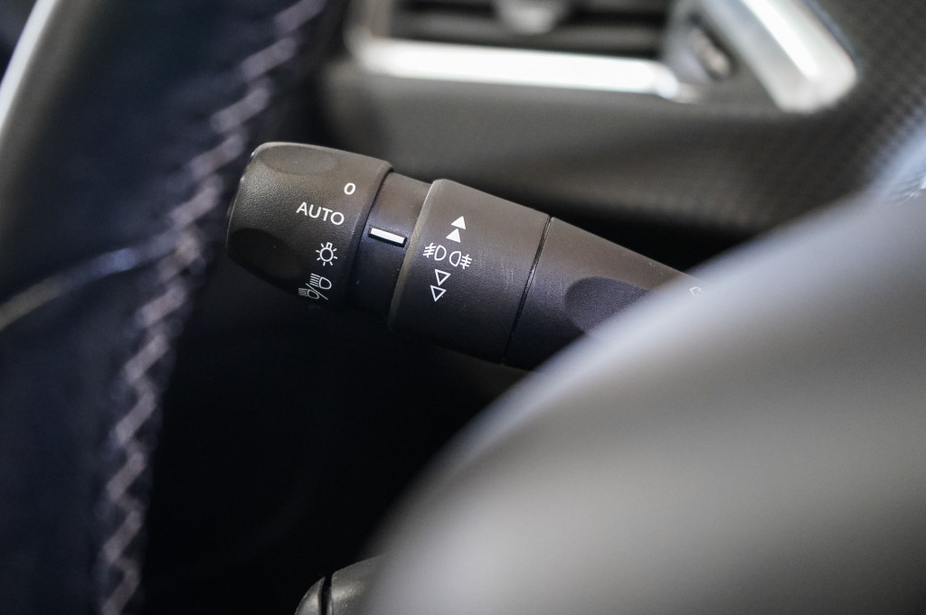 PEUGEOT 208 1.6 HDI ALLURE 100 de segunda mano