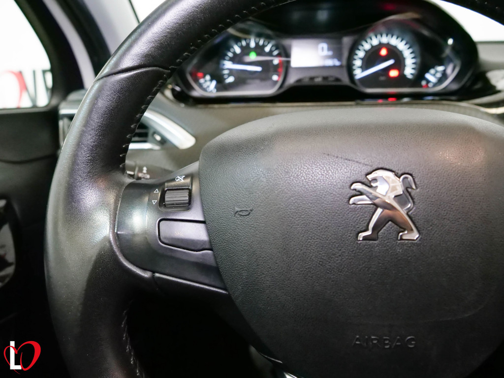 PEUGEOT 208 BlueHDI S&S SIGNATURE 100 de segunda mano