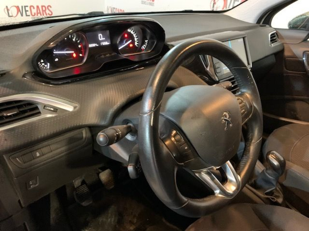 PEUGEOT 208 BlueHDI STYLE 75 de segunda mano