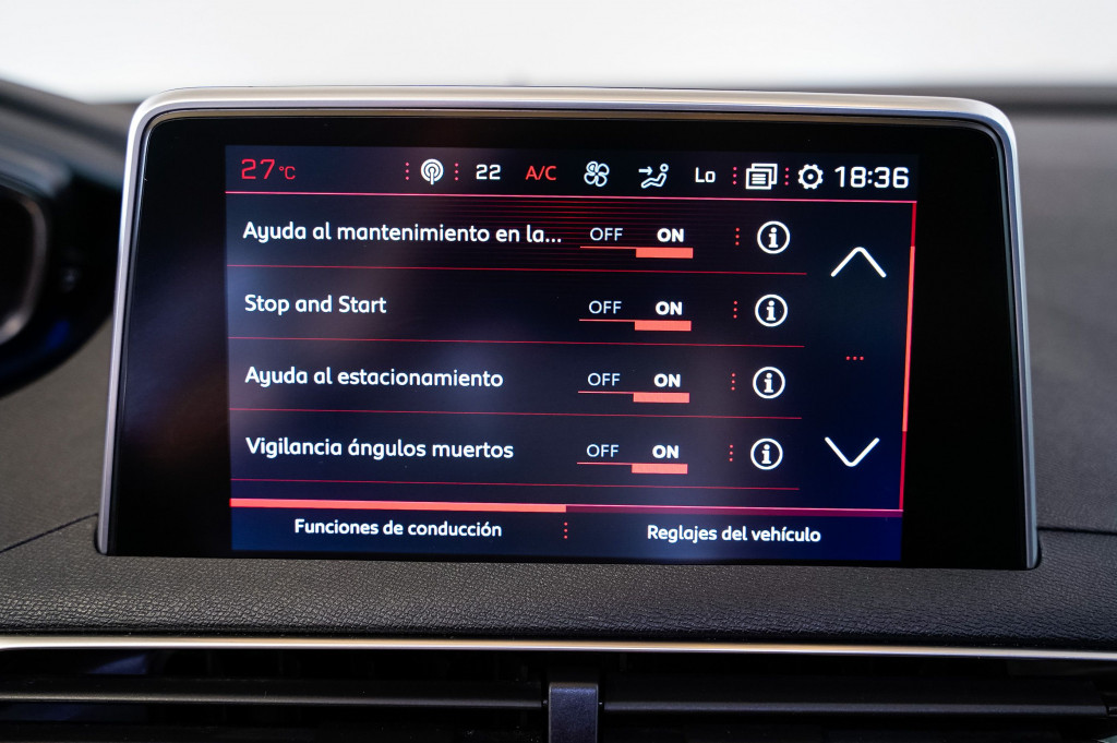 PEUGEOT 3008 BLUEHDI AUTO ALLURE 130 de segunda mano