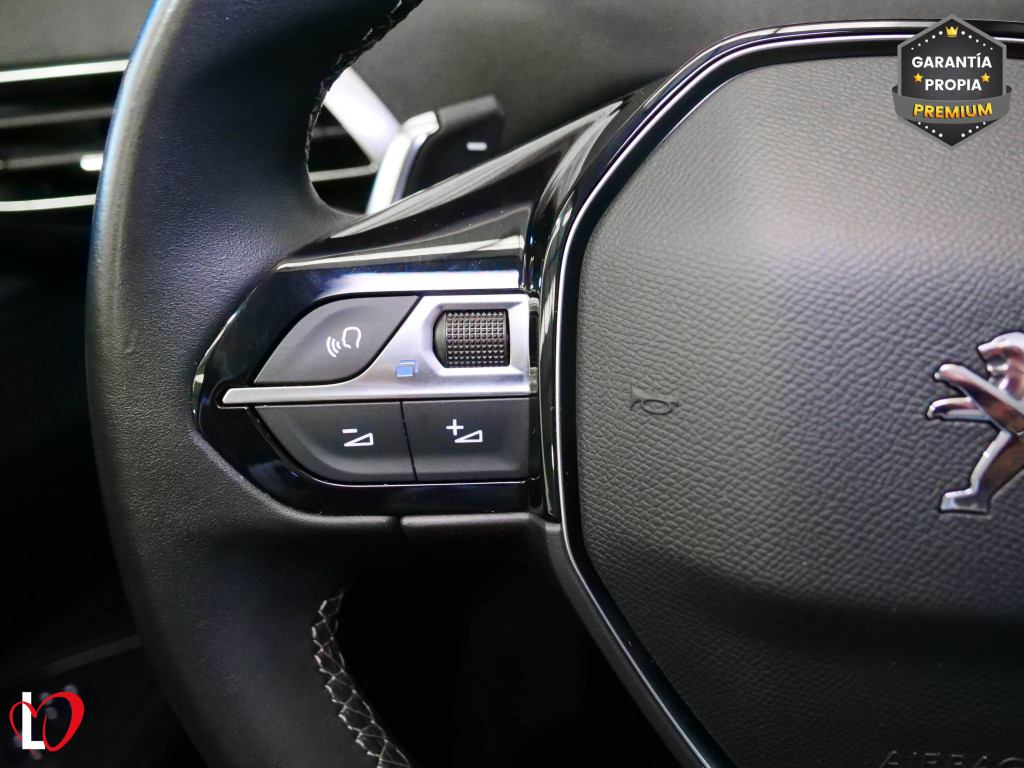 PEUGEOT 3008 BlueHDI S&S EAT8 ALLURE 130 de segunda mano