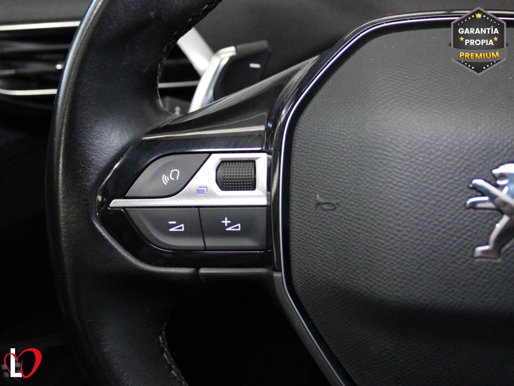 PEUGEOT 3008 BlueHDI S&S EAT8 ALLURE 130 de segunda mano