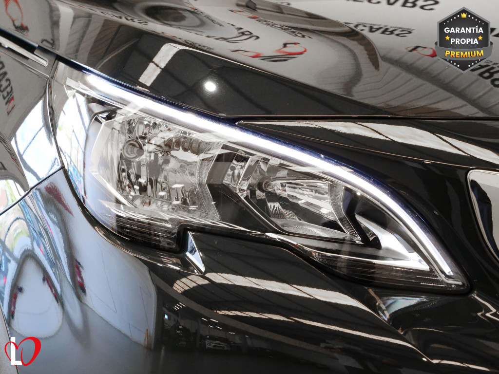PEUGEOT 3008 BlueHDI S&S EAT8 ALLURE 130 de segunda mano