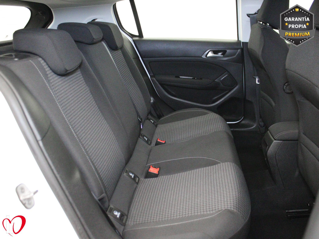 PEUGEOT 308 ACTIVE PACK BlueHDi 100 S&S 6 VEL de segunda mano