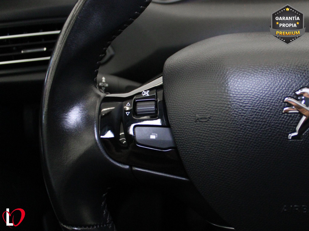 PEUGEOT 308 ACTIVE PACK BlueHDi 100 S&S 6 VEL de segunda mano