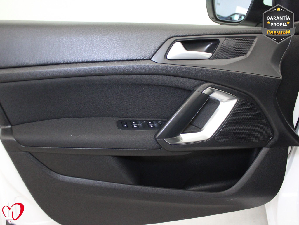 PEUGEOT 308 ACTIVE PACK BlueHDi 100 S&S 6 VEL de segunda mano