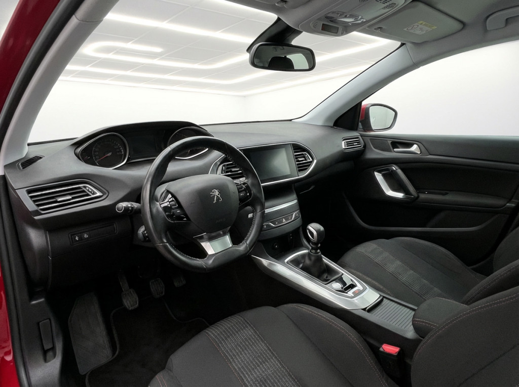 PEUGEOT 308 ALLURE PACK BlueHDi 130 S&S 6 VEL de segunda mano